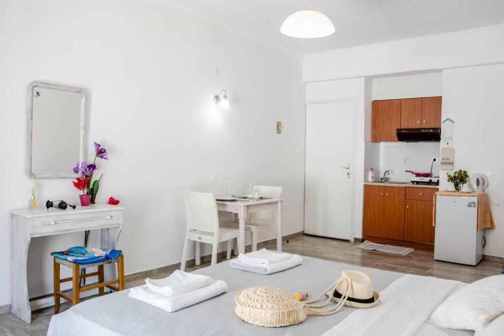 White Wave Studio 1 , 3Min Walk From Kamari Beach Kamári Exterior foto